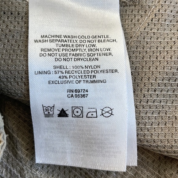 Columbia Mens Khaki Omni- Shade Regular Fit Outdoor Shorts, 12” inseam, size 32 - Picture 4 of 11